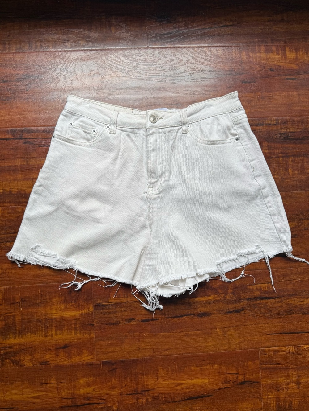 Princess Polly white denim shorts Size 6